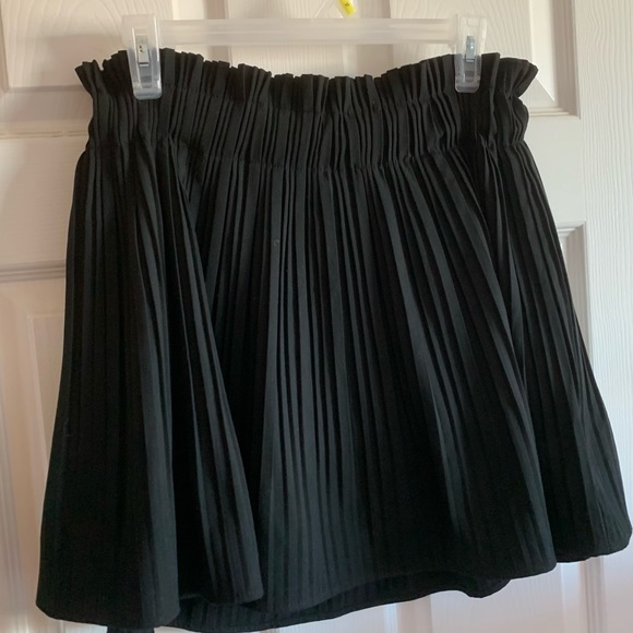 SOLD ** Zara Pleated Skirt/Skort - Picture 3 of 5